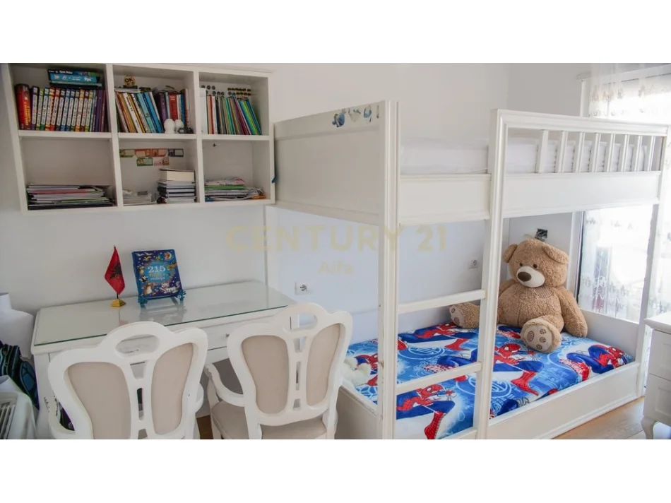 Tirane, shitet apartament 4+1+Ballkon Kati 5, 200 m² 620.000 € (kopshti botanik)