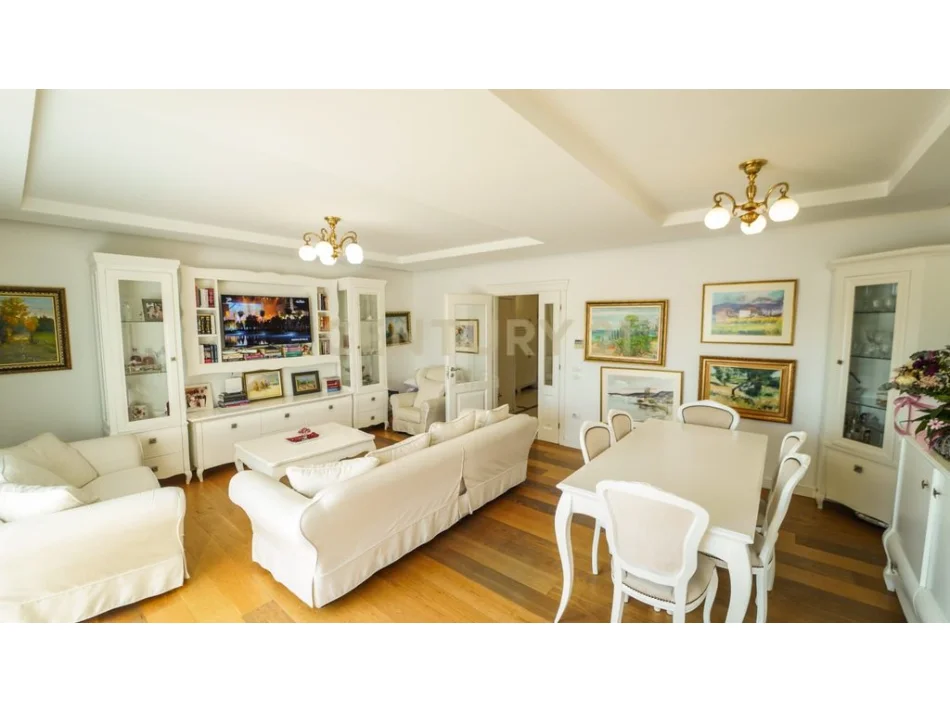 Tirane, shitet apartament 4+1+Ballkon Kati 5, 200 m² 620.000 € (kopshti botanik)