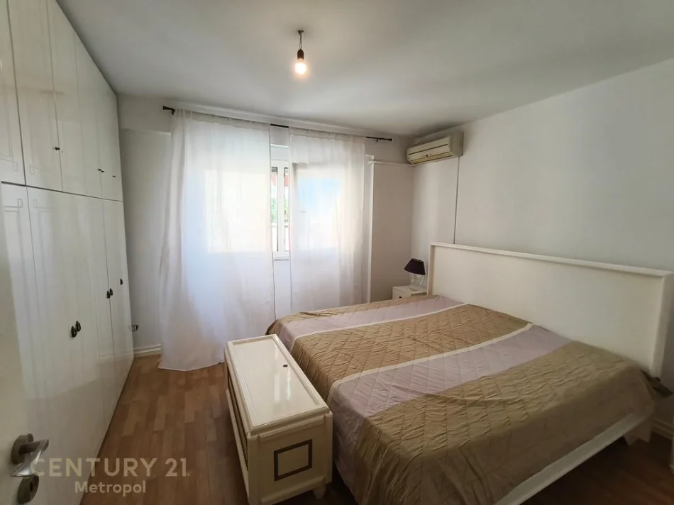 Tirane, jepet me qera apartament 2+1 Kati 3, 98 m² 750 € (ish ekspozita)