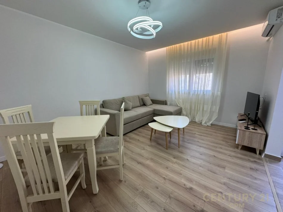 Tirane, jepet me qera apartament 1+1 Kati 3, 57 m² 500 € (ali demi prane market xhangolli)