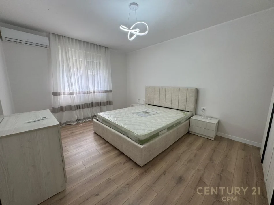 Tirane, jepet me qera apartament 1+1 Kati 3, 57 m² 500 € (ali demi prane market xhangolli)