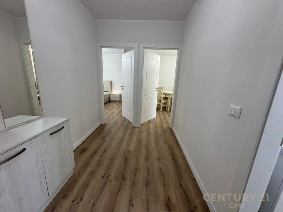Tirane, jepet me qera apartament 1+1 Kati 3, 57 m² 500 € (ali demi prane market xhangolli)