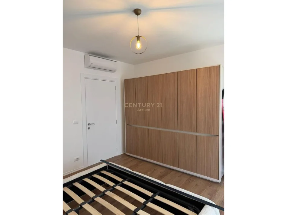 Tirane, jepet me qera apartament 2+1 Kati 2, 108 m² 700 € (ish dogana)