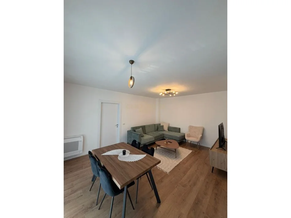 Tirane, jepet me qera apartament 2+1 Kati 2, 108 m² 700 € (ish dogana)
