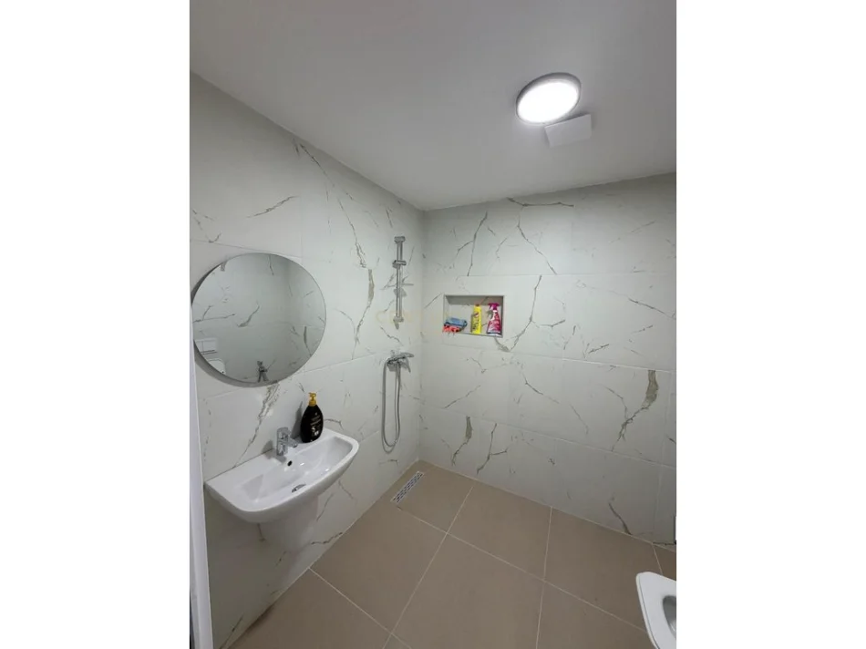 Tirane, jepet me qera apartament 2+1 Kati 2, 108 m² 700 € (ish dogana)