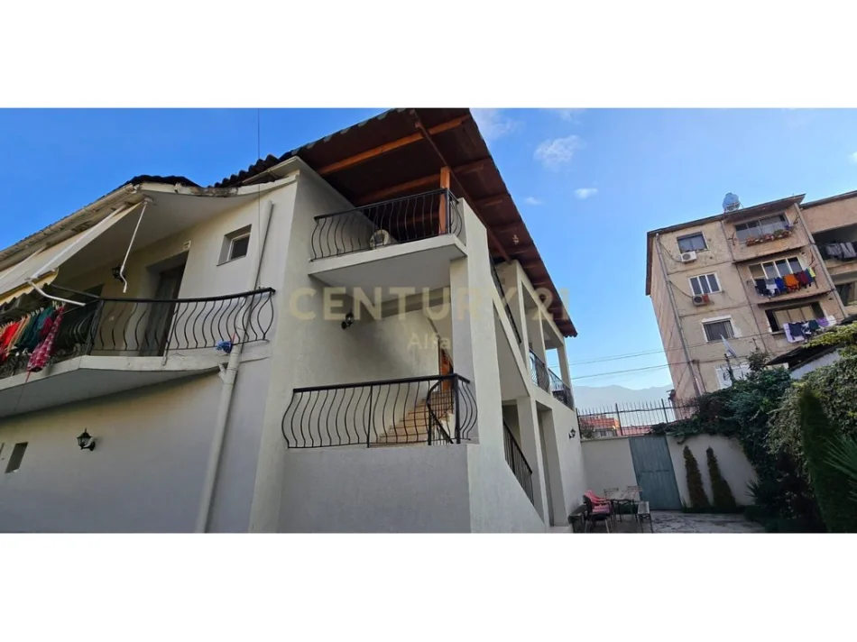 Tirane, jepet me qera apartament 2+1+Ballkon Kati 2, 90 m² 550 € (allias)