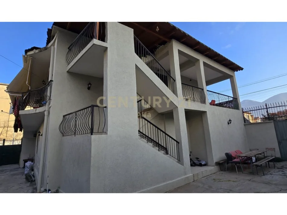 Tirane, jepet me qera apartament 2+1+Ballkon Kati 2, 90 m² 550 € (allias)