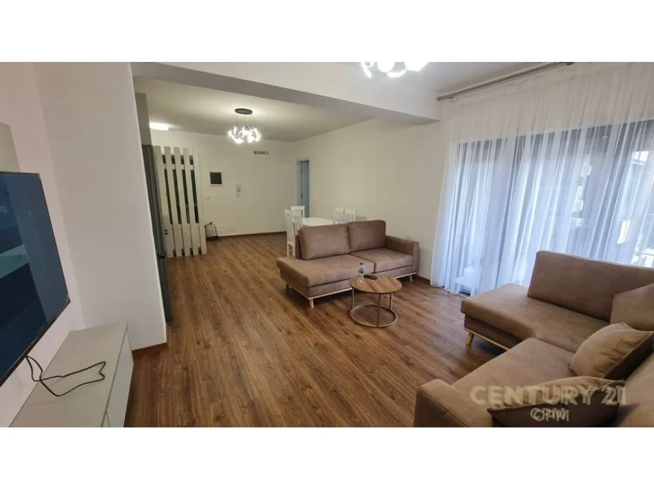 Tirane, jepet me qera apartament 2+1+Ballkon Kati 2, 109 m² 950 € (kodra e diellit 2)