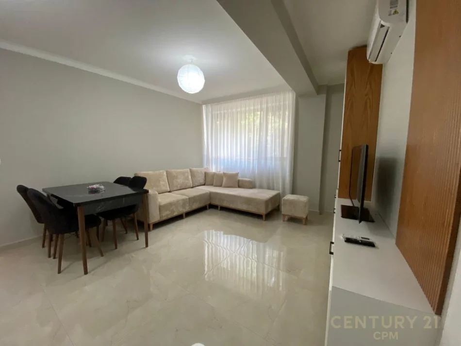 Tirane, jepet me qera apartament 1+1 Kati 2, 70 m² 550 € 