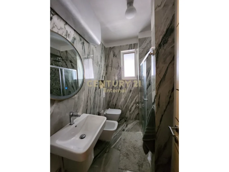Tirane, jepet me qera apartament 2+1+Ballkon Kati 10, 120 m² 1.500 € (stadiumi qemal stafa)
