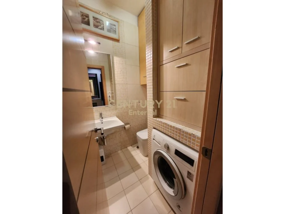 Tirane, jepet me qera apartament 2+1+Ballkon Kati 10, 120 m² 1.500 € (stadiumi qemal stafa)