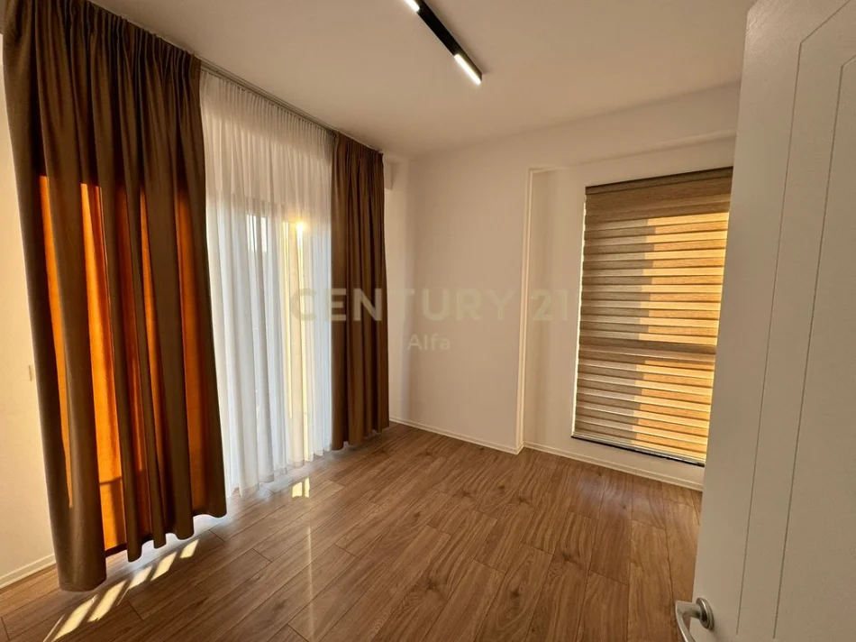 Tirane, jepet me qera apartament 2+1+Ballkon Kati 8, 100 m² 1.300 € (21 dhjetori)