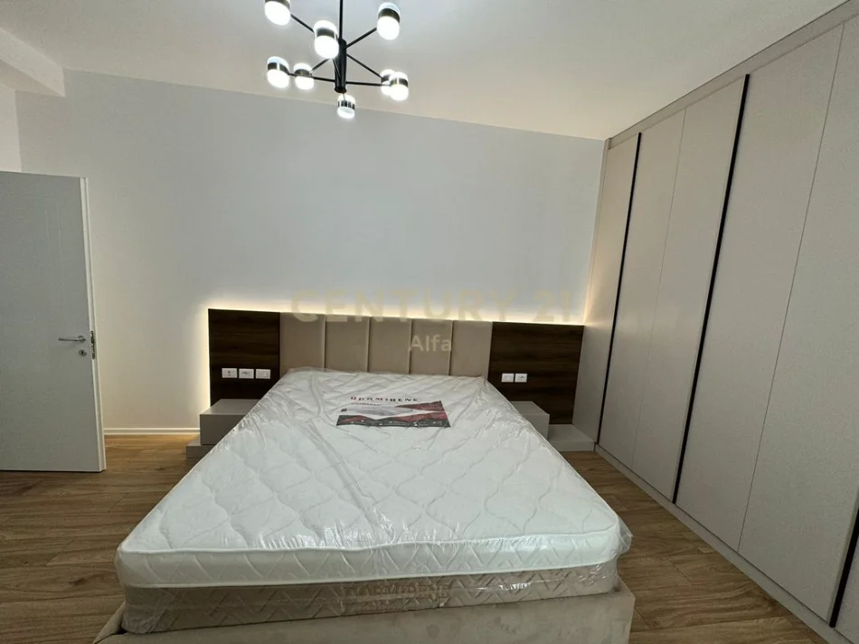 Tirane, jepet me qera apartament 2+1+Ballkon Kati 8, 100 m² 1.300 € (21 dhjetori)