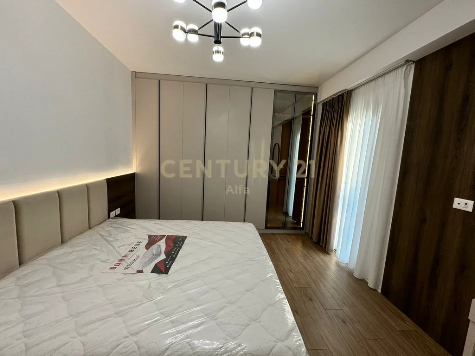 Tirane, jepet me qera apartament 2+1+Ballkon Kati 8, 100 m² 1.300 € (21 dhjetori)