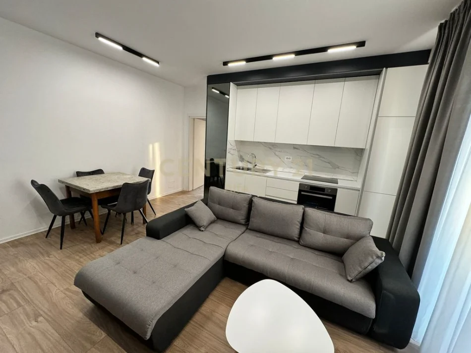 Tirane, jepet me qera apartament 2+1+Ballkon Kati 8, 100 m² 1.300 € (21 dhjetori)