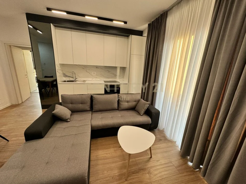 Tirane, jepet me qera apartament 2+1+Ballkon Kati 8, 100 m² 1.300 € (21 dhjetori)