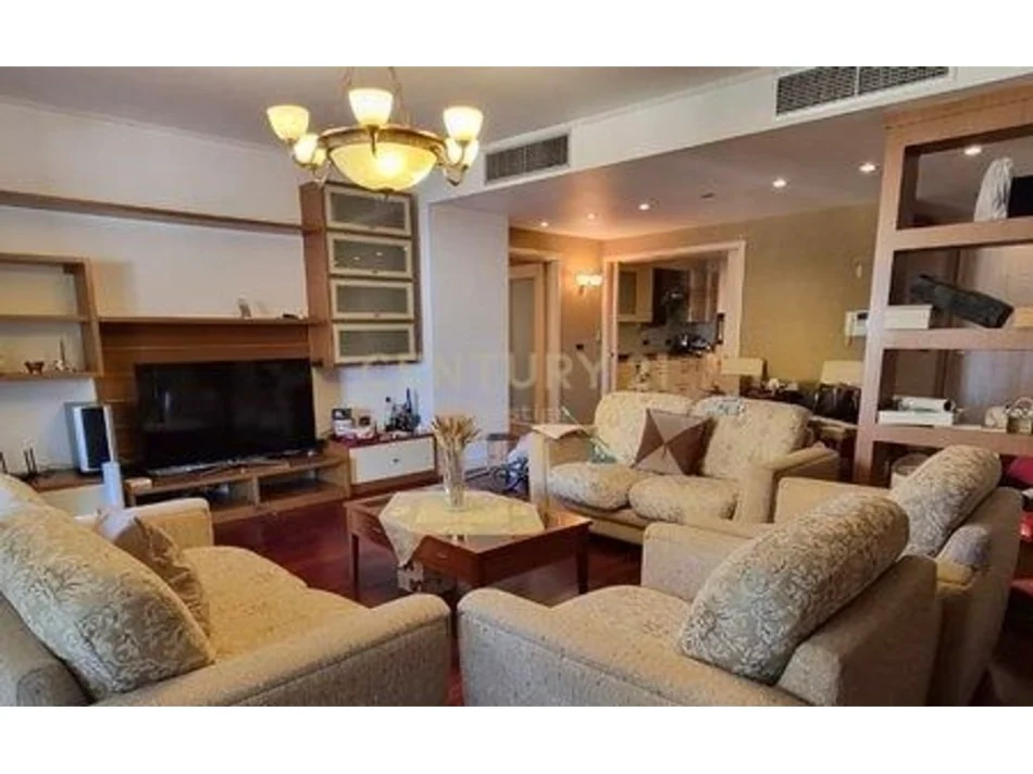 Tirane, jepet me qera apartament 3+1+Ballkon Kati 3, 170 m² 1.500 € (brryli)