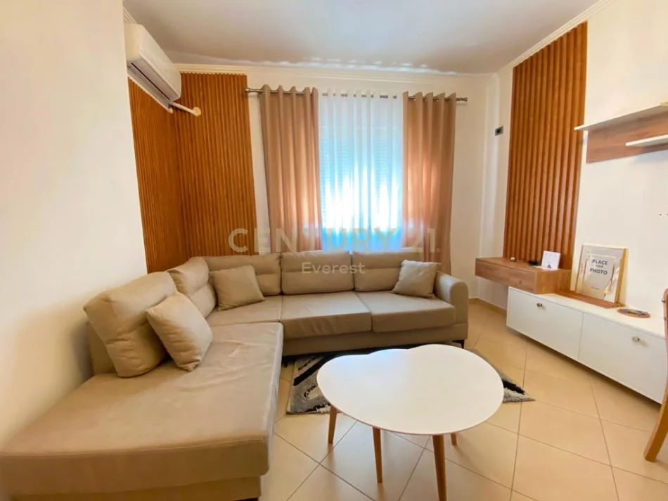 Tirane, jepet me qera apartament 1+1 Kati 4, 65 m² 420 € 