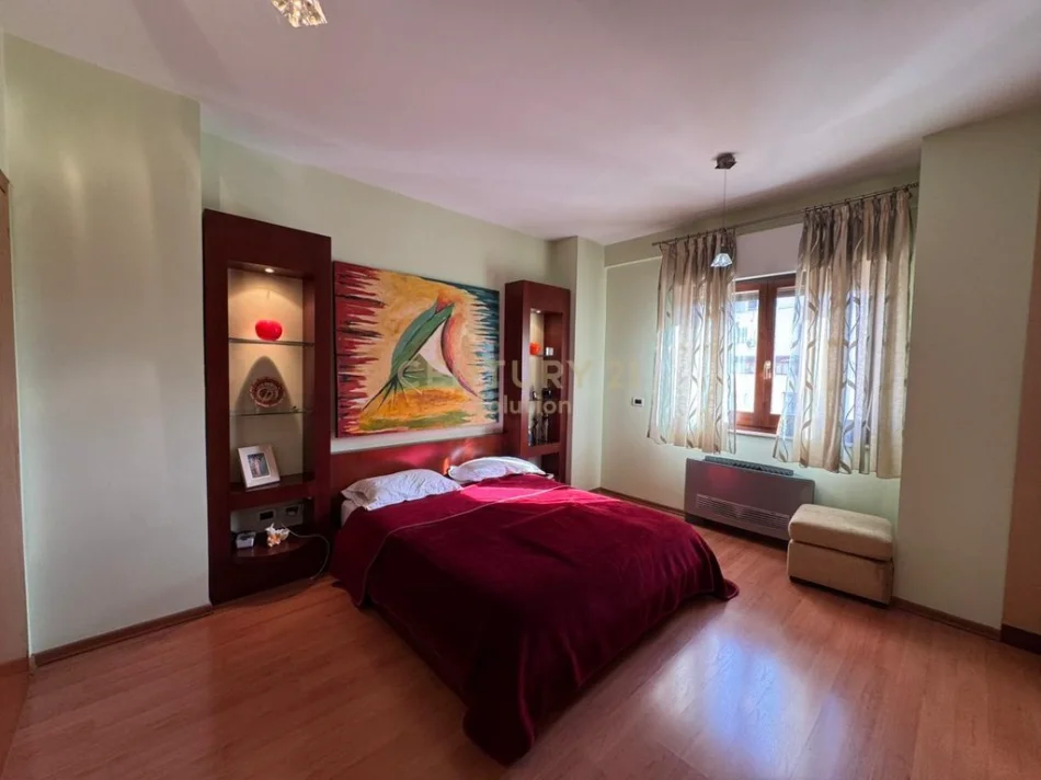 Tirane, shitet apartament 2+1 Kati 5, 117 m² 280.000 € (komuna e parisit)
