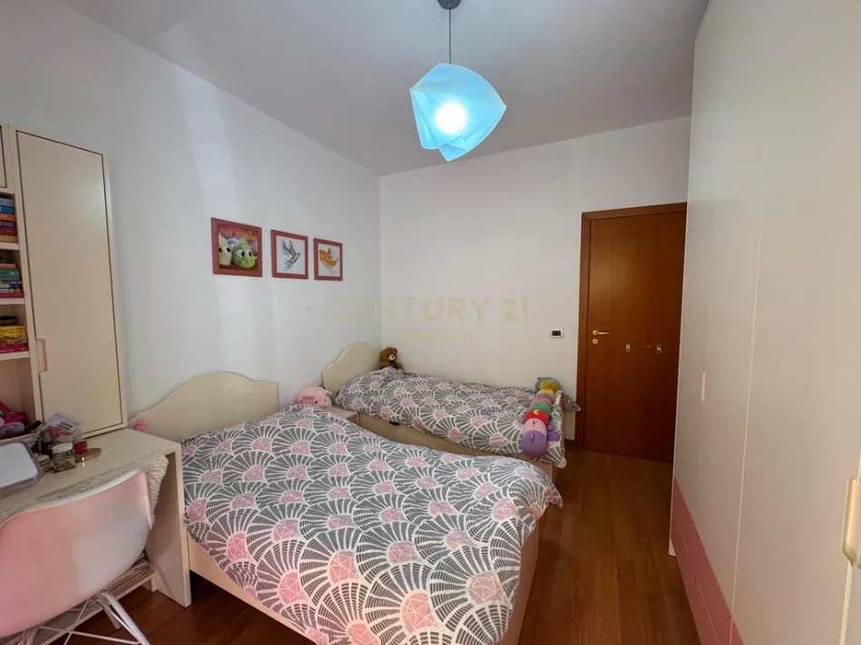 Tirane, shitet apartament 2+1 Kati 5, 117 m² 280.000 € (komuna e parisit)