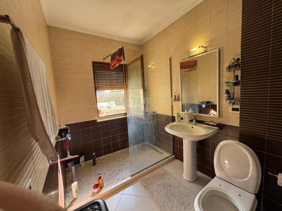 Tirane, shitet apartament 2+1 Kati 5, 117 m² 280.000 € (komuna e parisit)