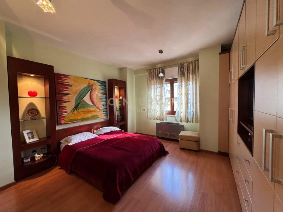 Tirane, shitet apartament 2+1 Kati 5, 117 m² 280.000 € (komuna e parisit)