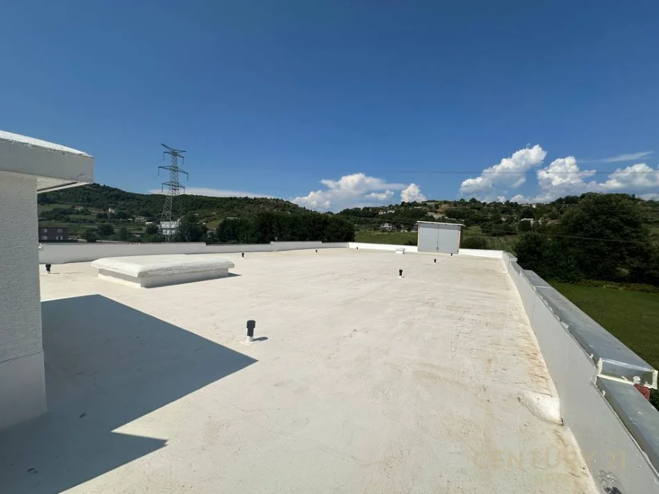Tirane, jepet me qera ambjent biznesi Kati 2, 2.030 m² 2.150 € (Prush)