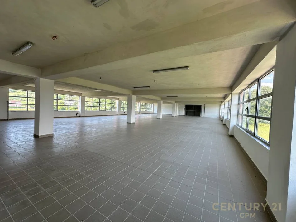 Tirane, jepet me qera ambjent biznesi Kati 2, 2.030 m² 2.150 € (Prush)