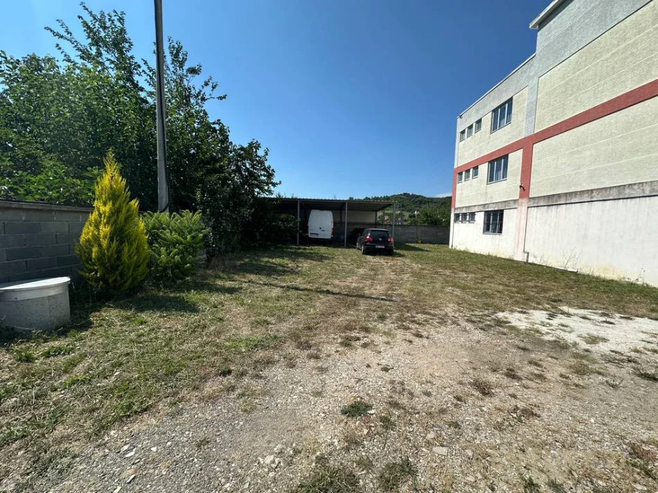 Tirane, jepet me qera ambjent biznesi Kati 2, 2.030 m² 2.150 € (Prush)