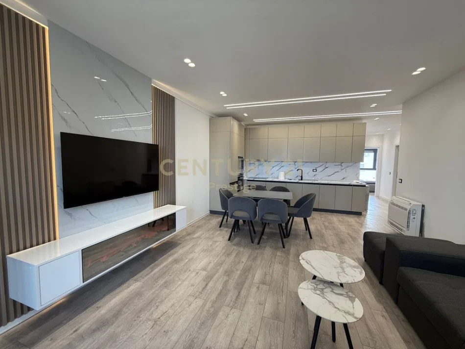 Tirane, jepet me qera apartament 2+1 Kati 6, 108 m² 700 € (bulevardi i ri)