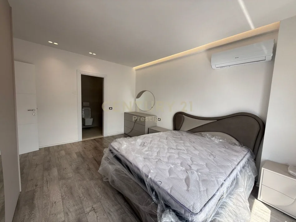 Tirane, jepet me qera apartament 2+1 Kati 6, 108 m² 700 € (bulevardi i ri)