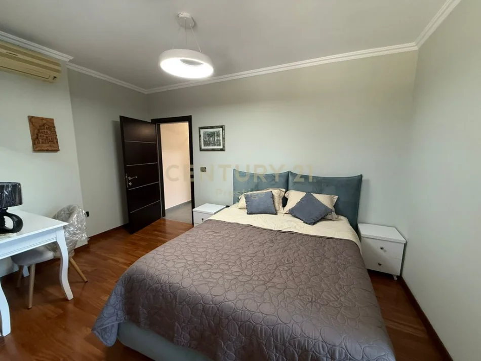 Tirane, jepet me qera apartament 2+1+Ballkon Kati 6, 96 m² 1.500 € (Ambasador 3)