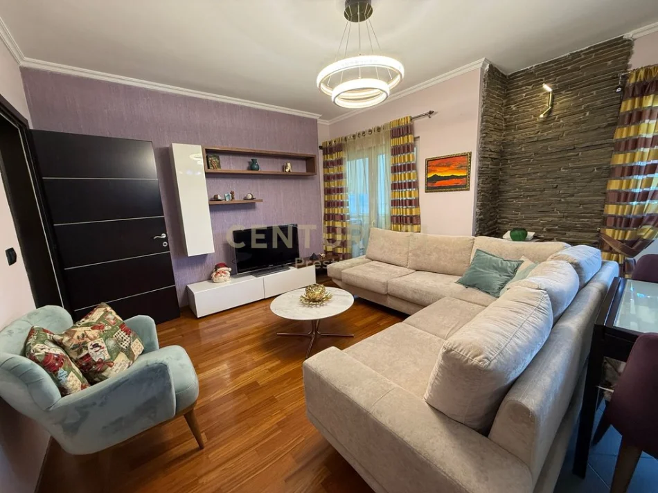 Tirane, jepet me qera apartament 2+1+Ballkon Kati 6, 96 m² 1.500 € (Ambasador 3)