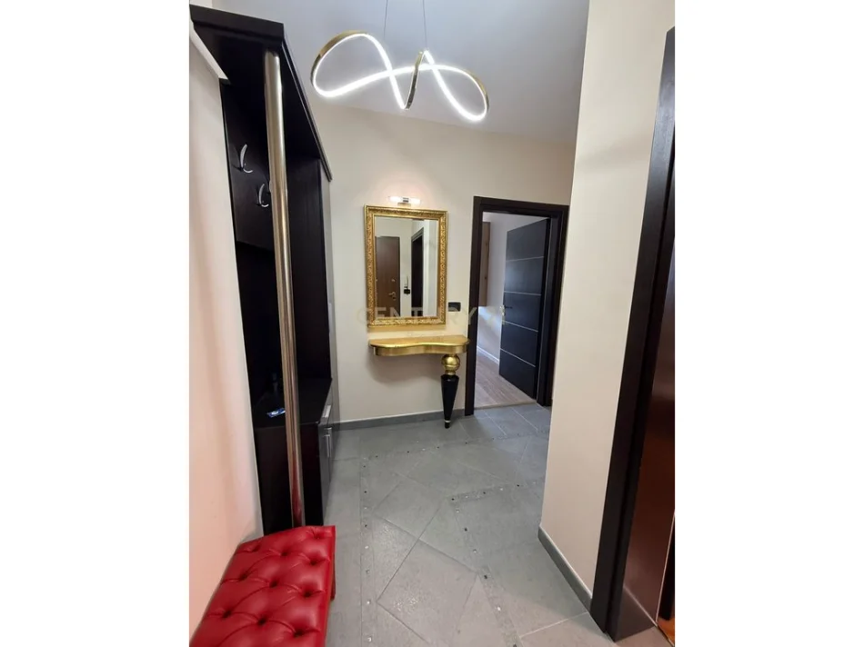 Tirane, jepet me qera apartament 2+1+Ballkon Kati 6, 96 m² 1.500 € (Ambasador 3)