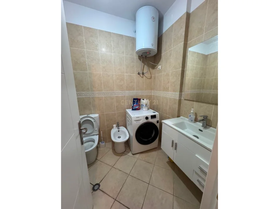 Tirane, jepet me qera apartament 1+1 Kati 8, 72 m² 580 € 