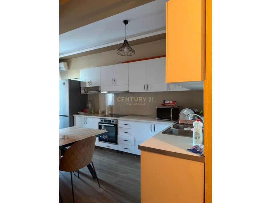 Tirane, jepet me qera apartament 1+1 Kati 8, 72 m² 580 € 