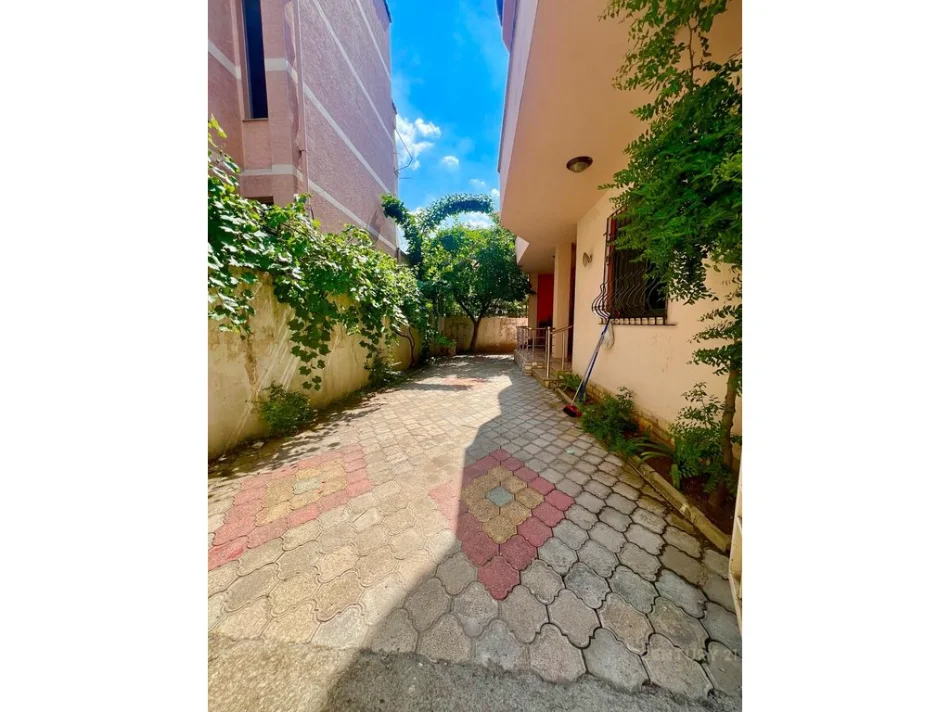 Tirane, jepet me qera Vile Kati 2, 170 m² 1.200 € (Don Bosko)