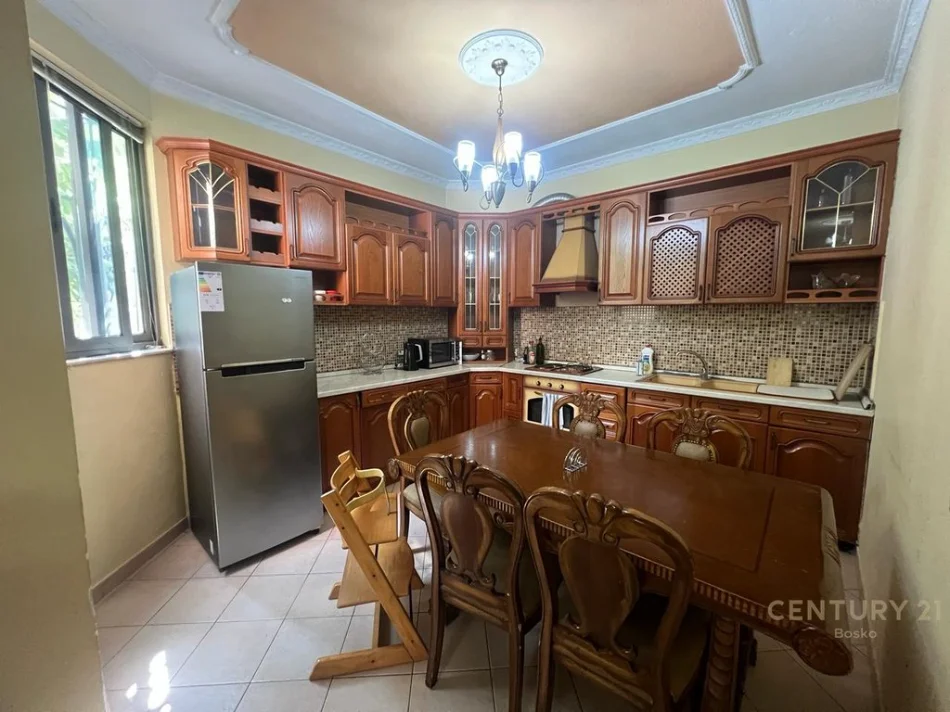 Tirane, jepet me qera Vile Kati 2, 170 m² 1.200 € (Don Bosko)