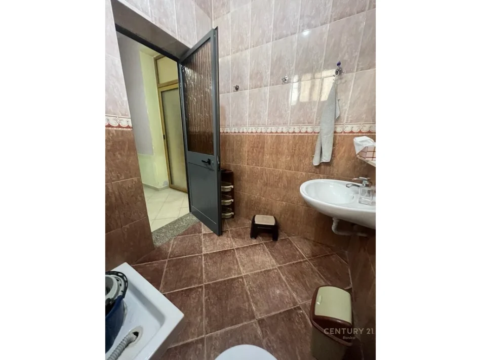 Tirane, jepet me qera Vile Kati 2, 170 m² 1.200 € (Don Bosko)