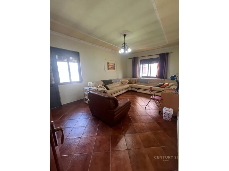 Tirane, jepet me qera Vile Kati 2, 170 m² 1.200 € (Don Bosko)