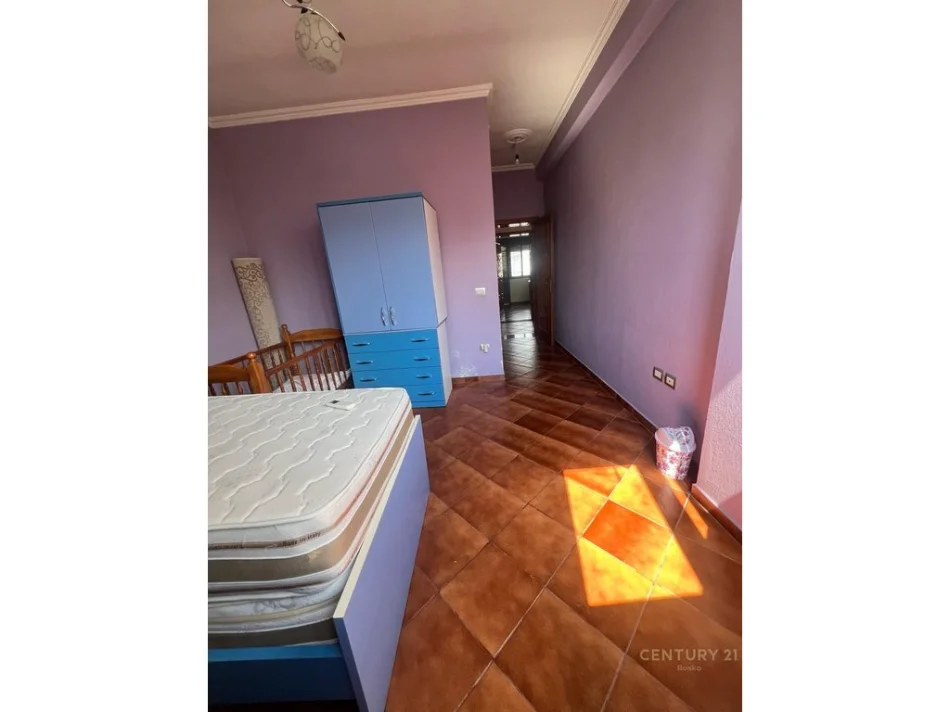 Tirane, jepet me qera Vile Kati 2, 170 m² 1.200 € (Don Bosko)