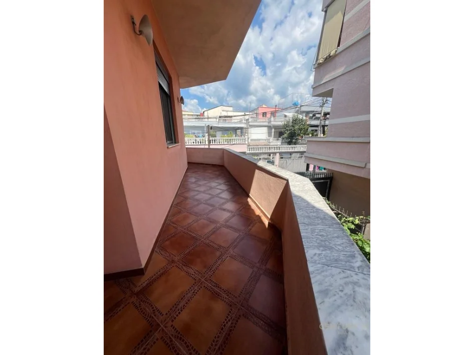 Tirane, jepet me qera Vile Kati 2, 170 m² 1.200 € (Don Bosko)