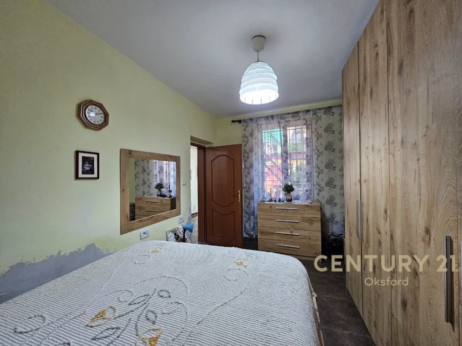 Tirane, shitet shtepi 1+1 Kati 1, 84 m² 115.000 € (Ali Demi)