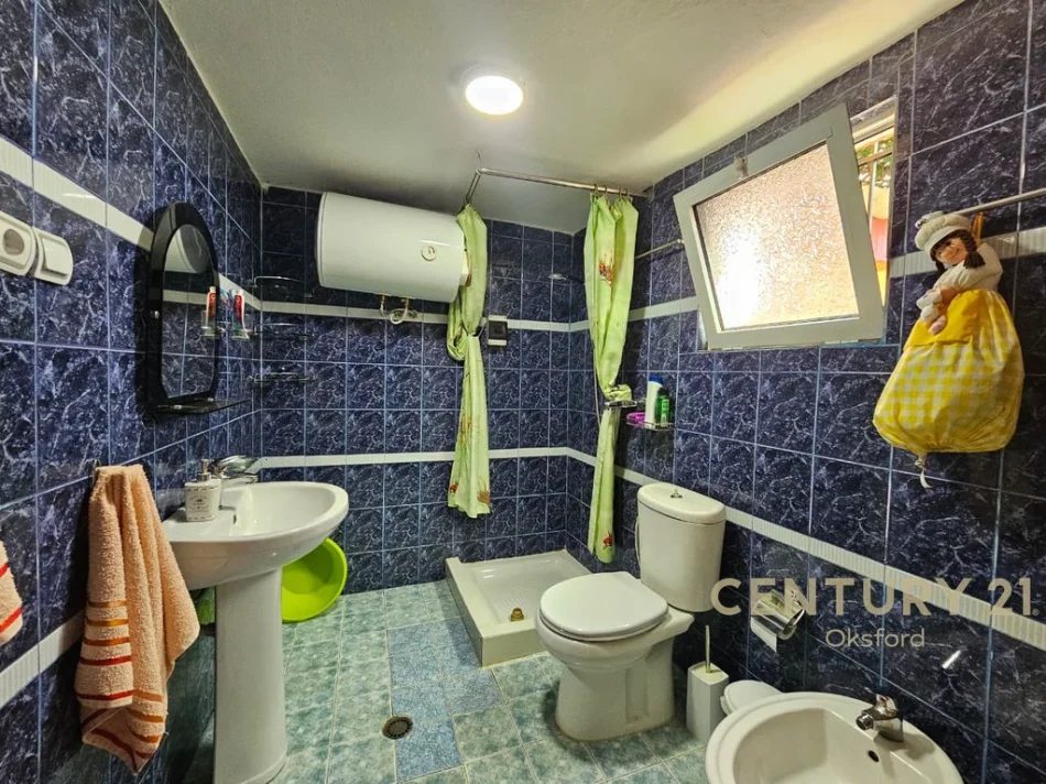 Tirane, shitet shtepi 1+1 Kati 1, 84 m² 115.000 € (Ali Demi)