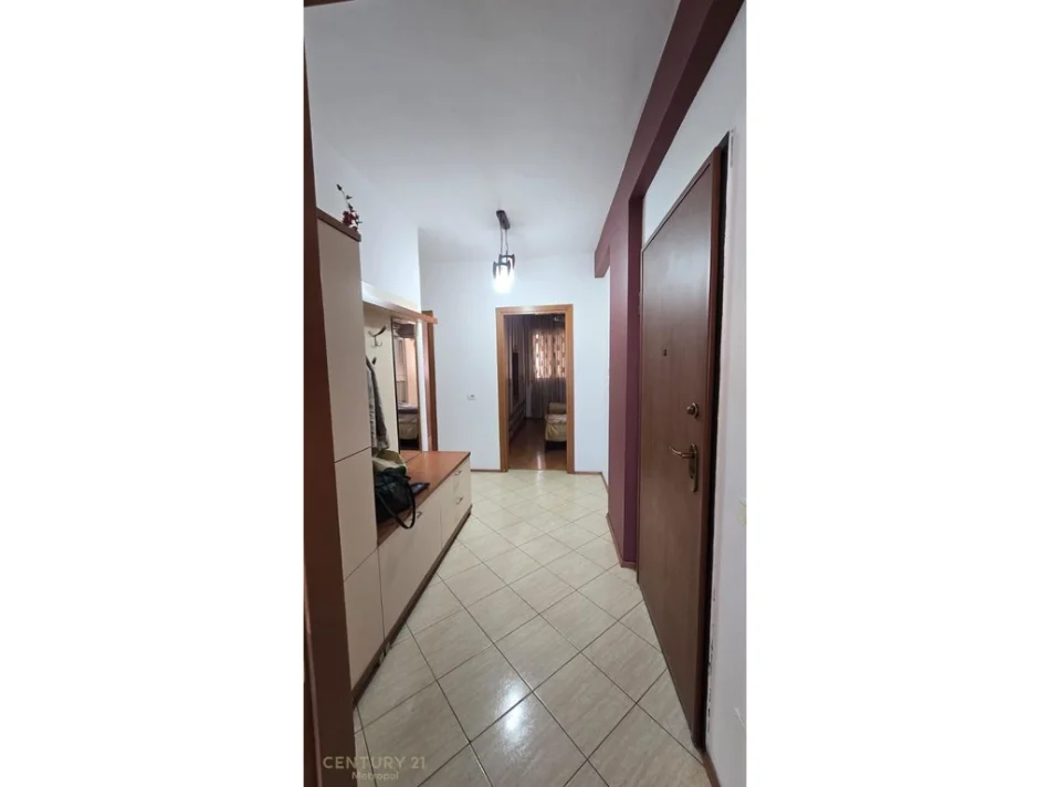 Tirane, jepet me qera apartament 2+1+Ballkon Kati 4, 106 m² 780 € (Komplesi Kristal)