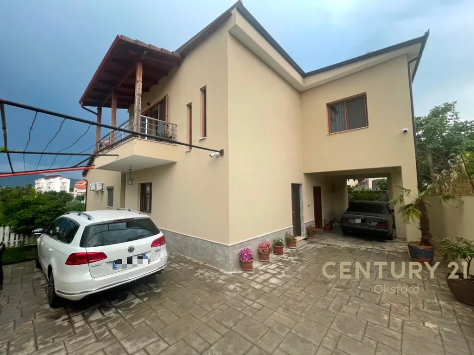 Tirane, jepet me qera apartament 2+1+Ballkon Kati 2, 100 m² 1.000 € (Sauk i Ri)