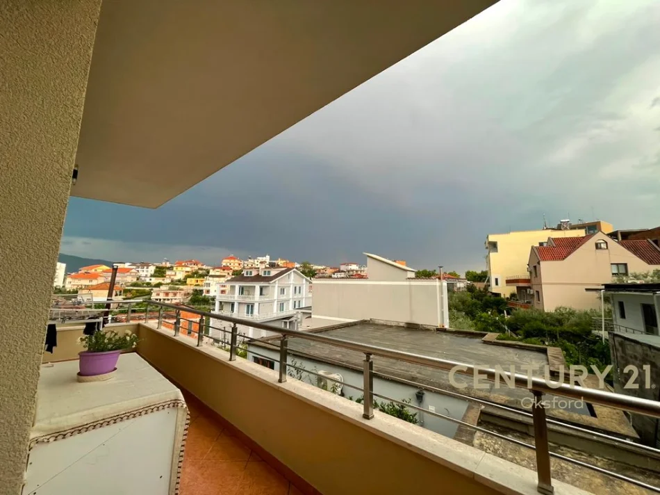 Tirane, jepet me qera apartament 2+1+Ballkon Kati 2, 100 m² 1.000 € (Sauk i Ri)