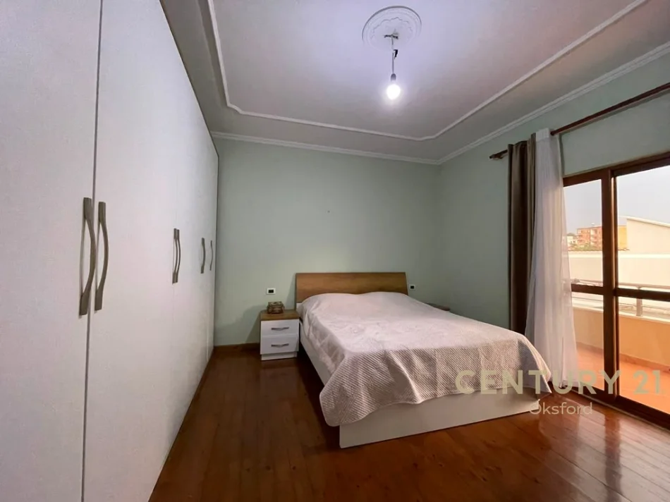 Tirane, jepet me qera apartament 2+1+Ballkon Kati 2, 100 m² 1.000 € (Sauk i Ri)