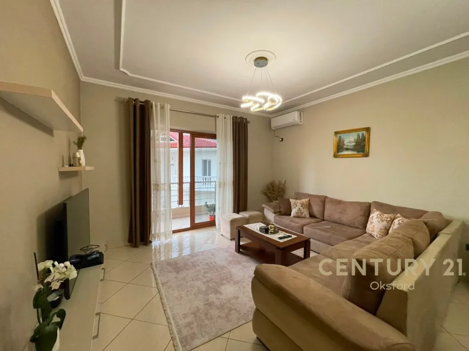 Tirane, jepet me qera apartament 2+1+Ballkon Kati 2, 100 m² 1.000 € (Sauk i Ri)