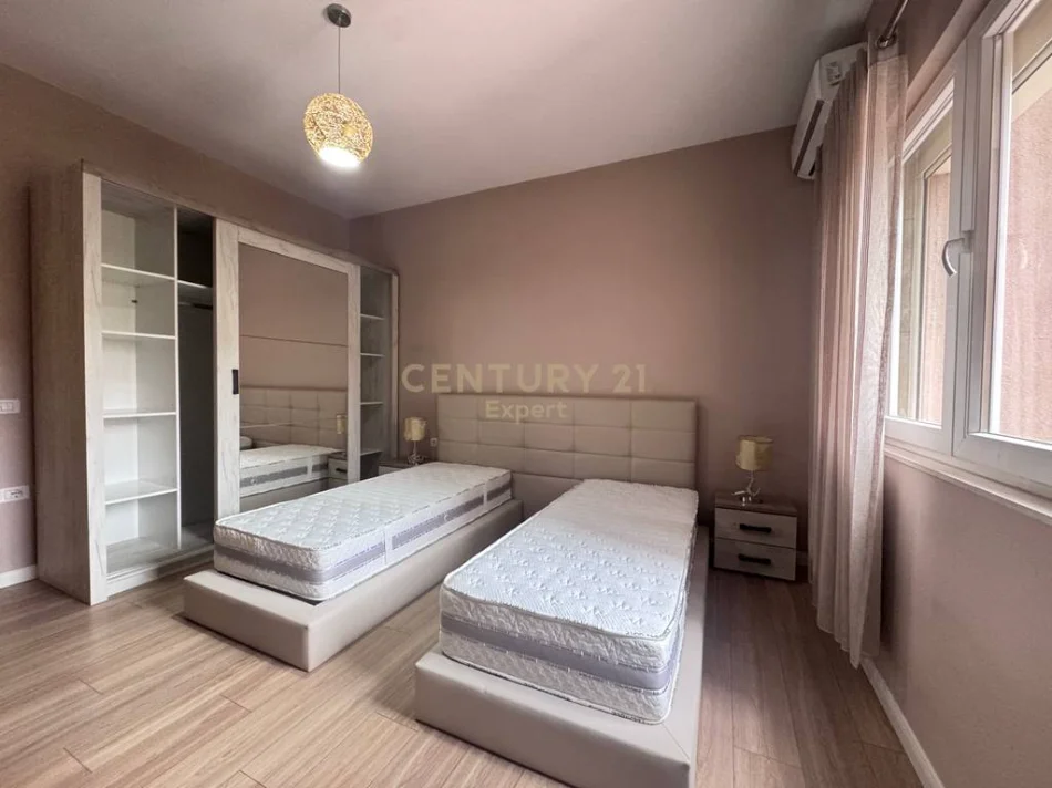 Tirane, shitet apartament 2+1+Ballkon Kati 2, 118 m² 240.000 € (Liqeni i Thate)